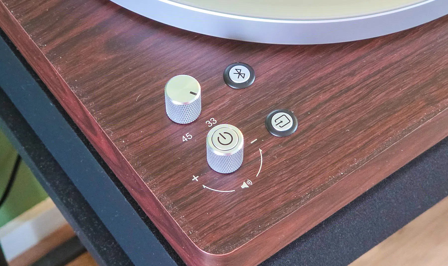 Aulo platenspeler review knoppen